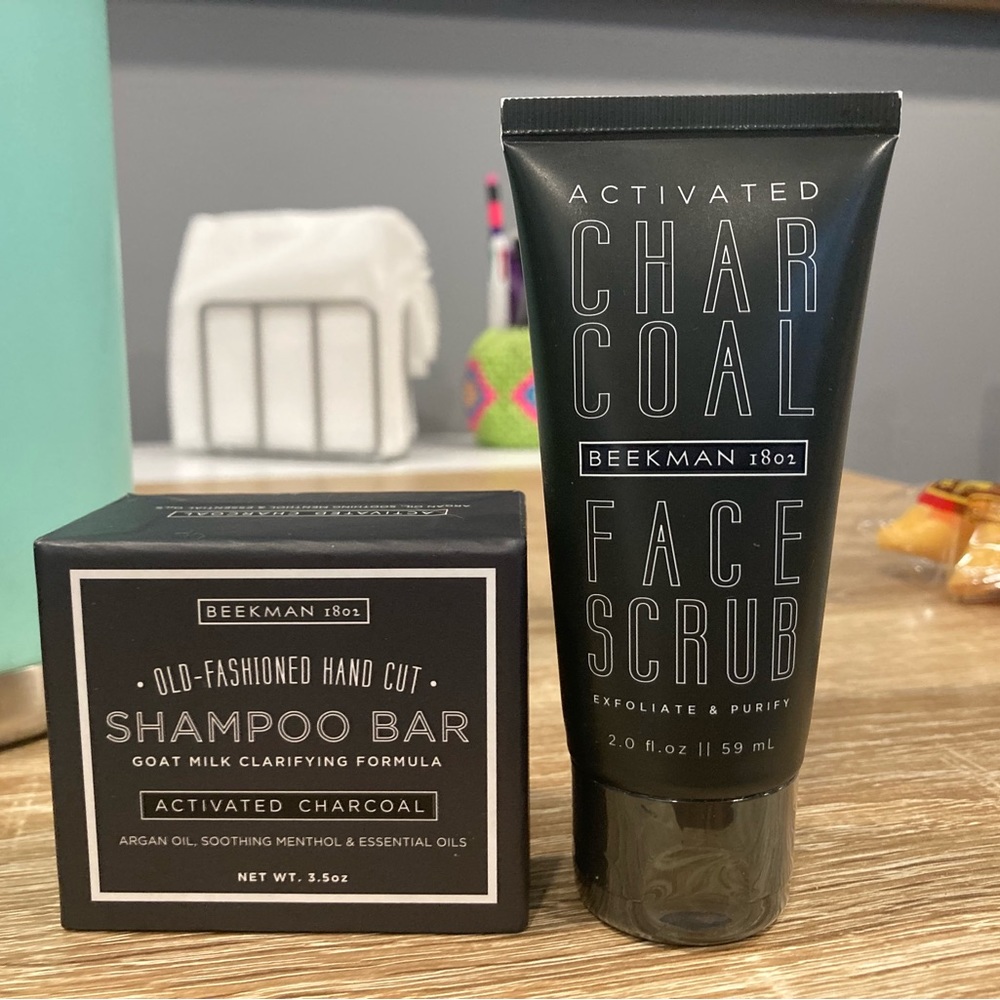 Beekman 1802 - shampoo bar and face scrub - sealed package